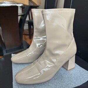 Women's Haylinn Block Heel Booties | Journee Collection | Size 8 1/2 (Like New)